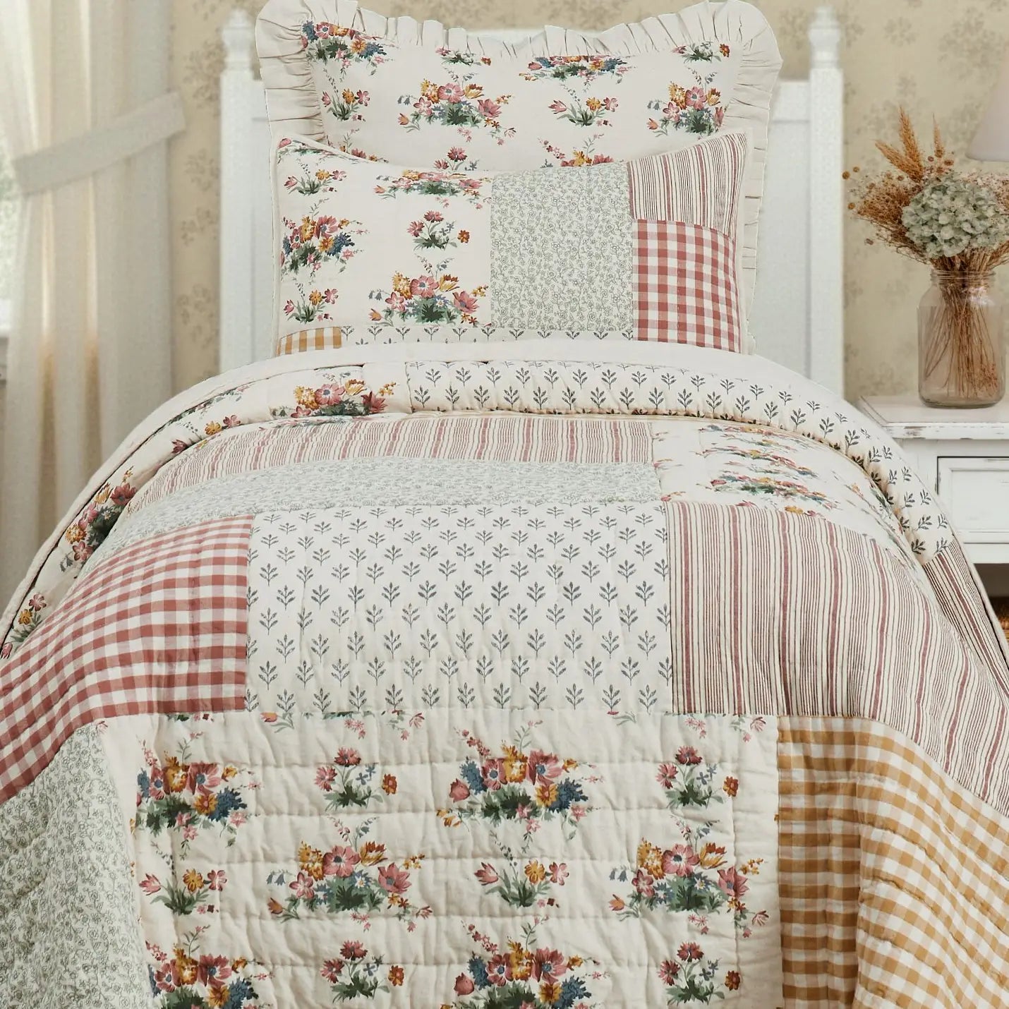 Cottage Rose Patchwork Quilt Twin 3 Piece Set