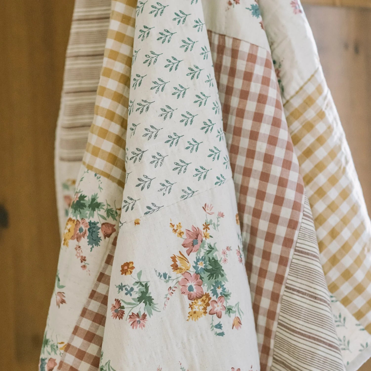 Cottage Rose Patchwork Quilt Twin 3 Piece Set