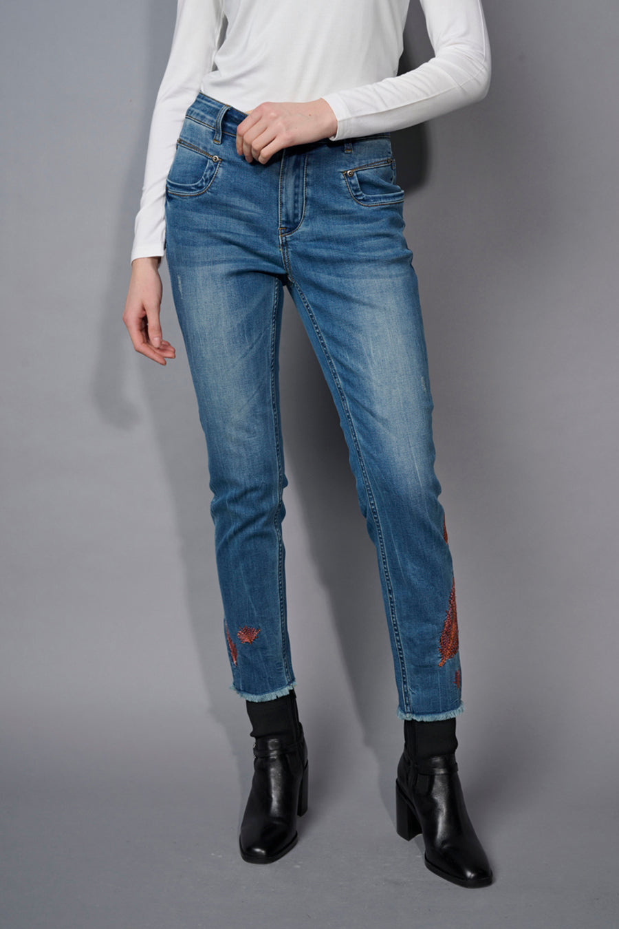Flower Embellished Ankle-Length Jeans