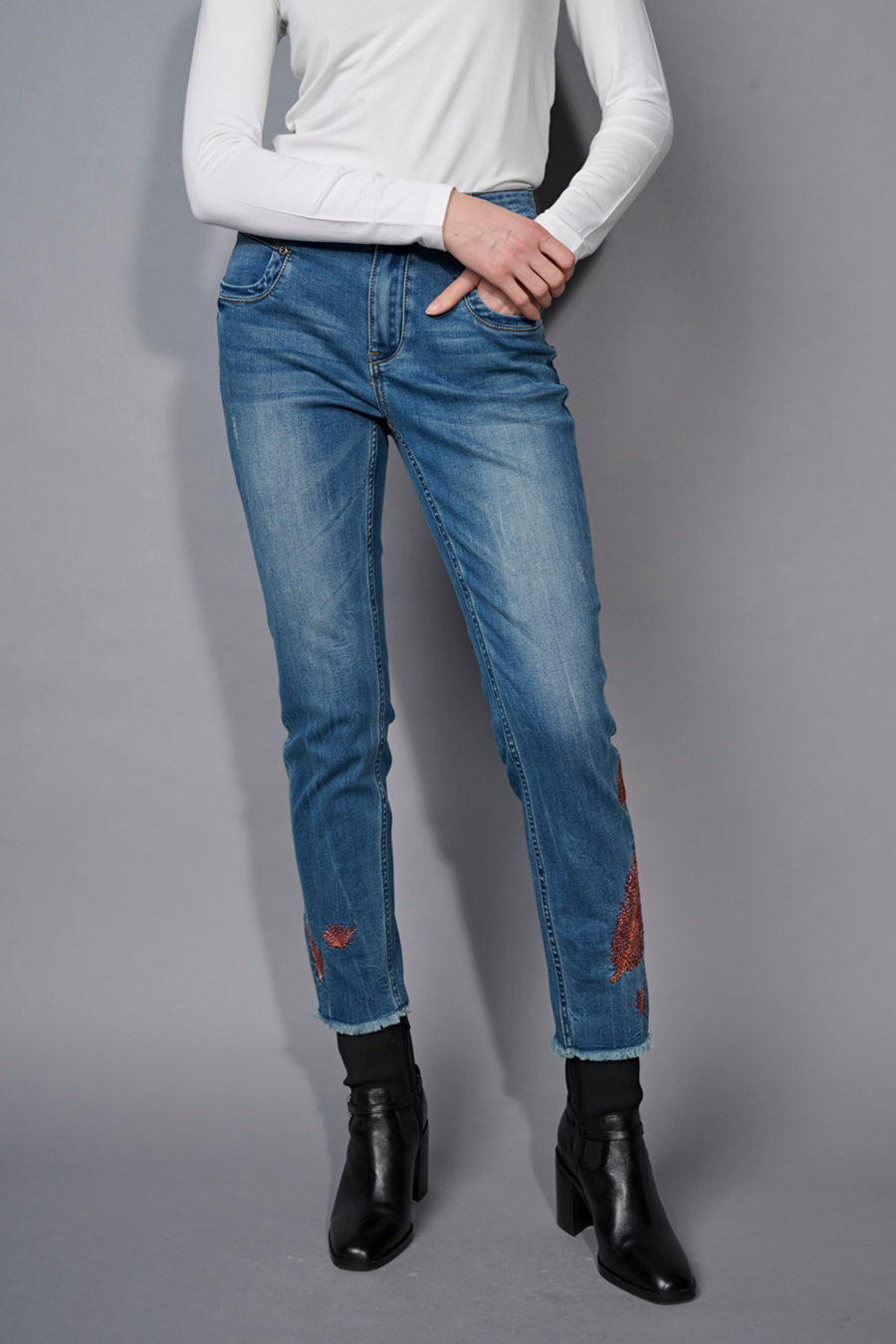 Flower Embellished Ankle-Length Jeans