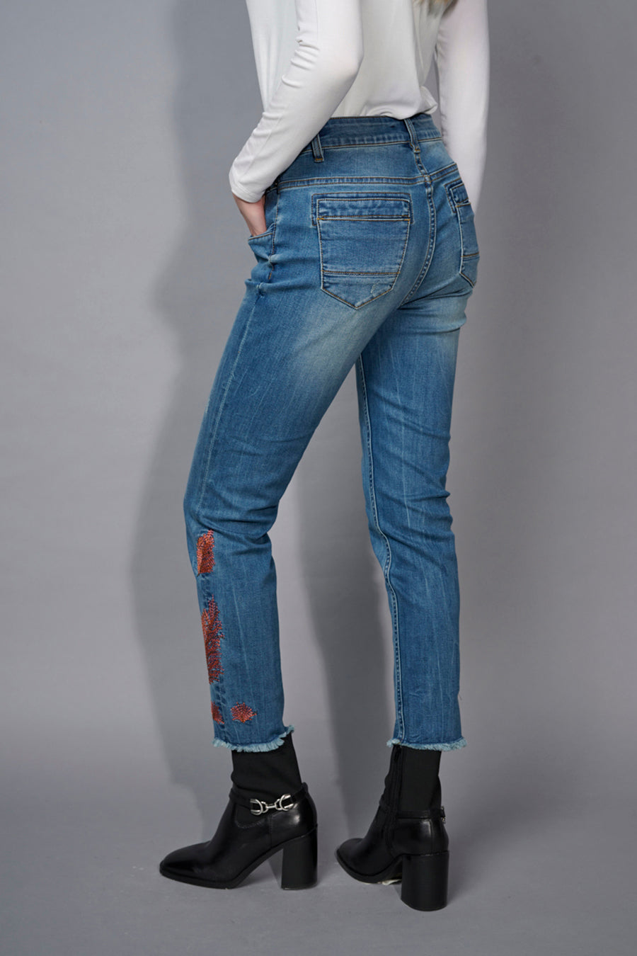 Flower Embellished Ankle-Length Jeans