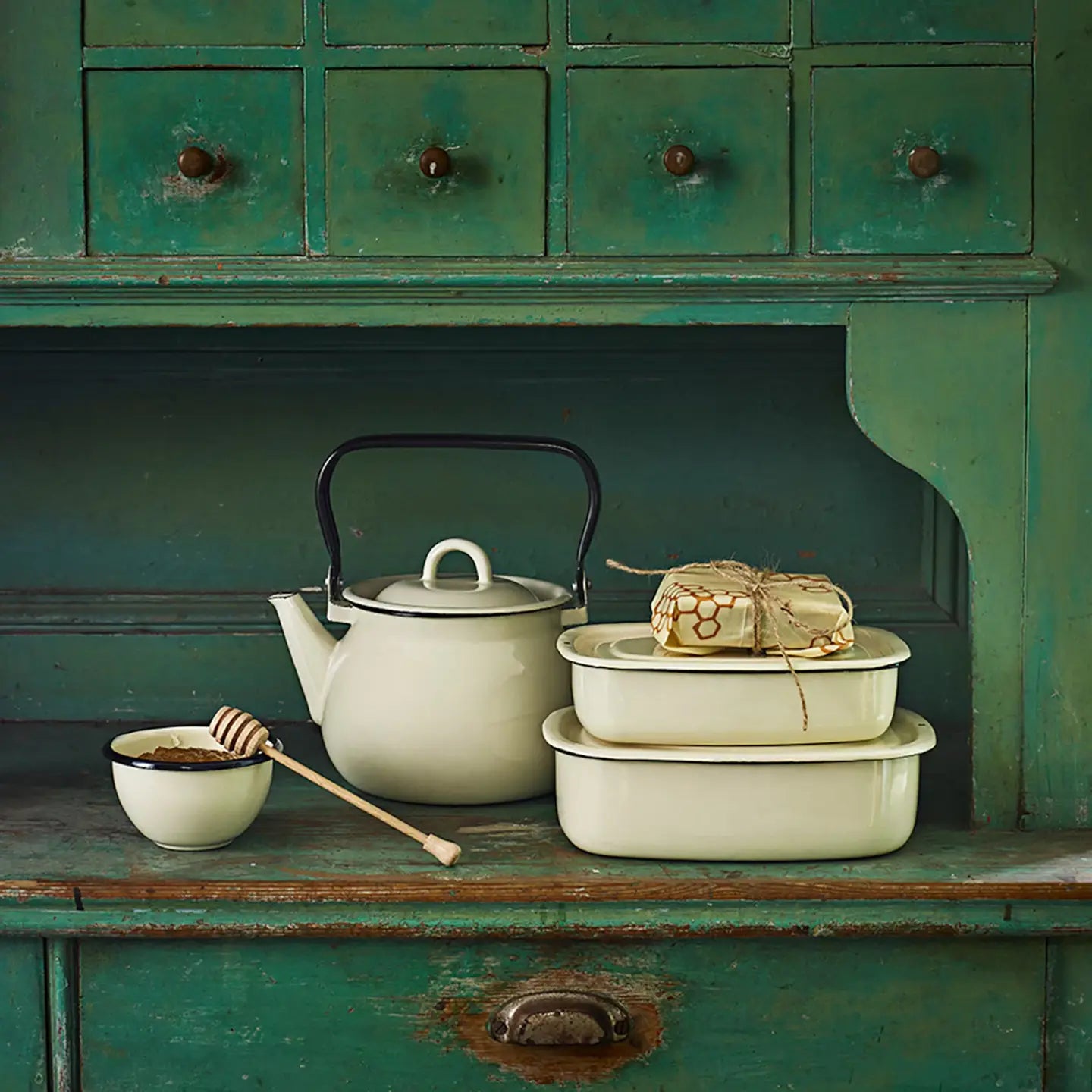 Enamel Kettle in Ivory with Black Handle