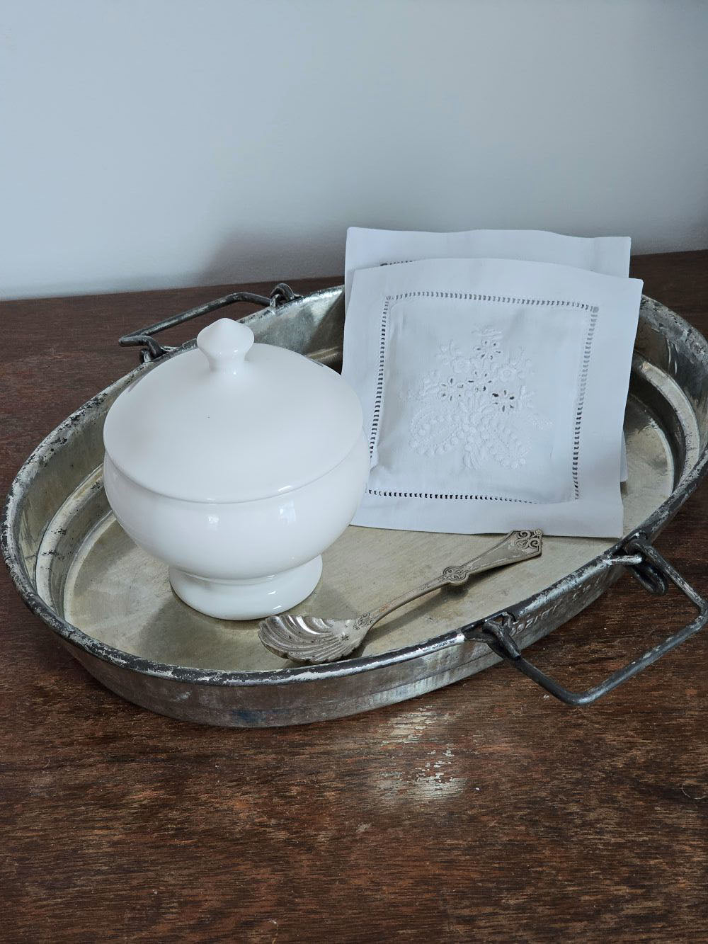 Round White Soup Bowl with Lid