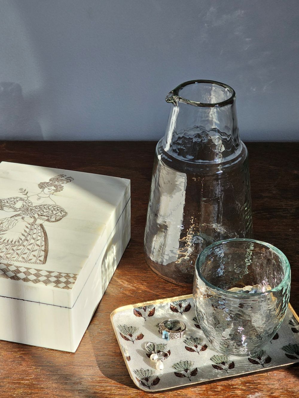 Lady in Waiting Scrimshaw Keepsake Box