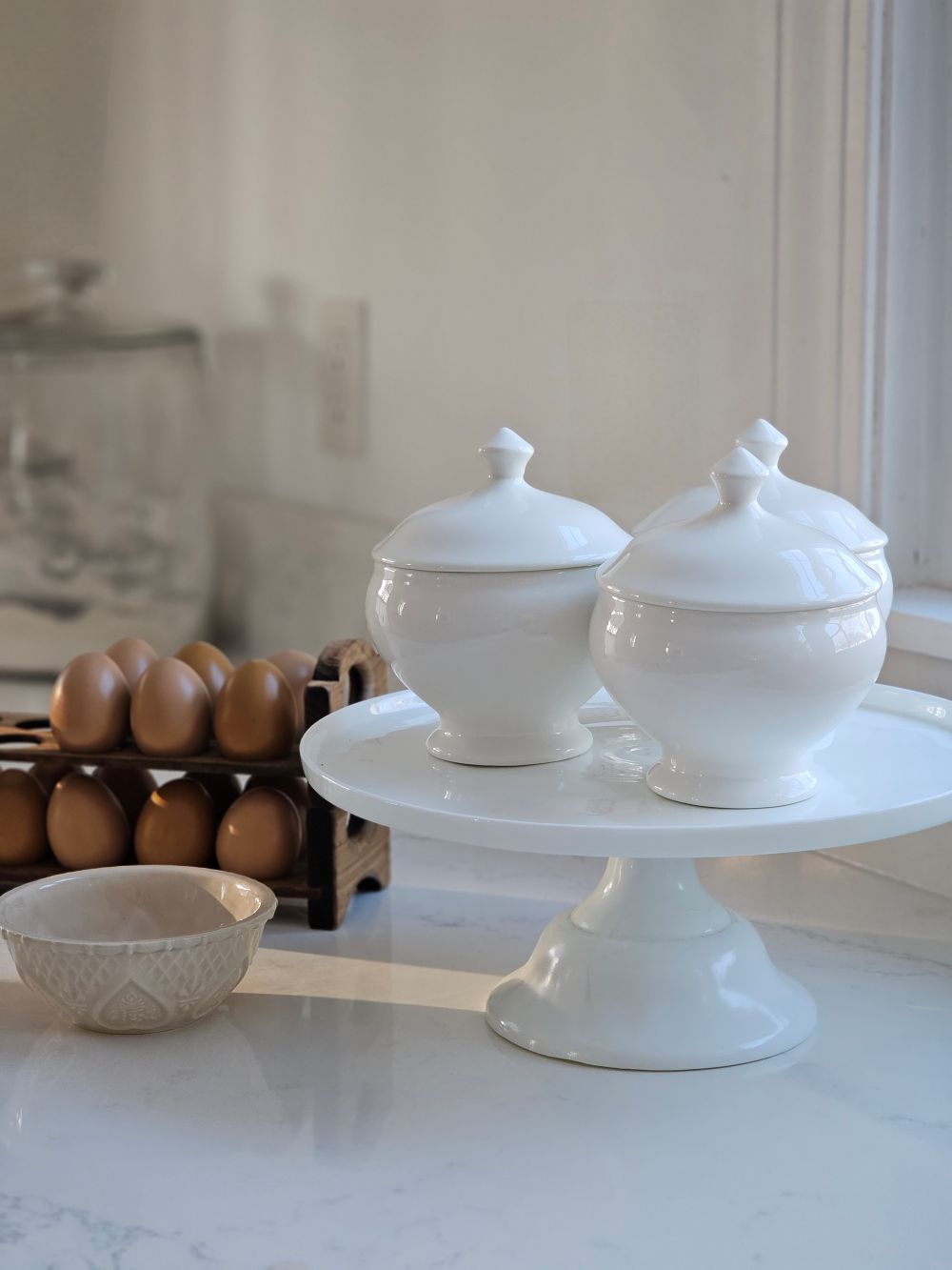 Round White Soup Bowl with Lid