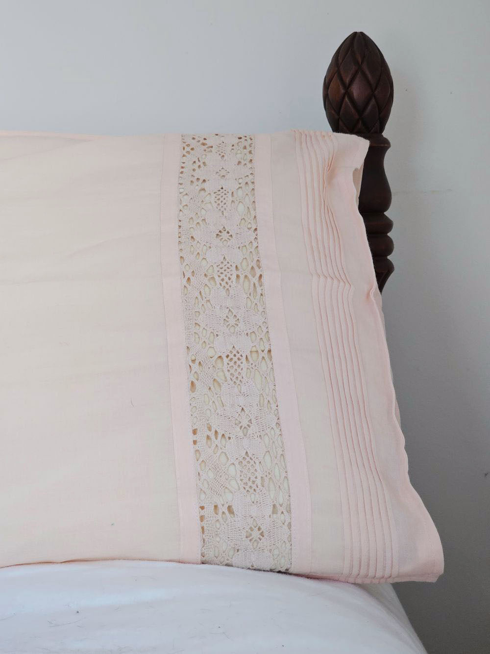 Vintage Style Crochet Lace and Pleated Edge Pillowcase Set Peach