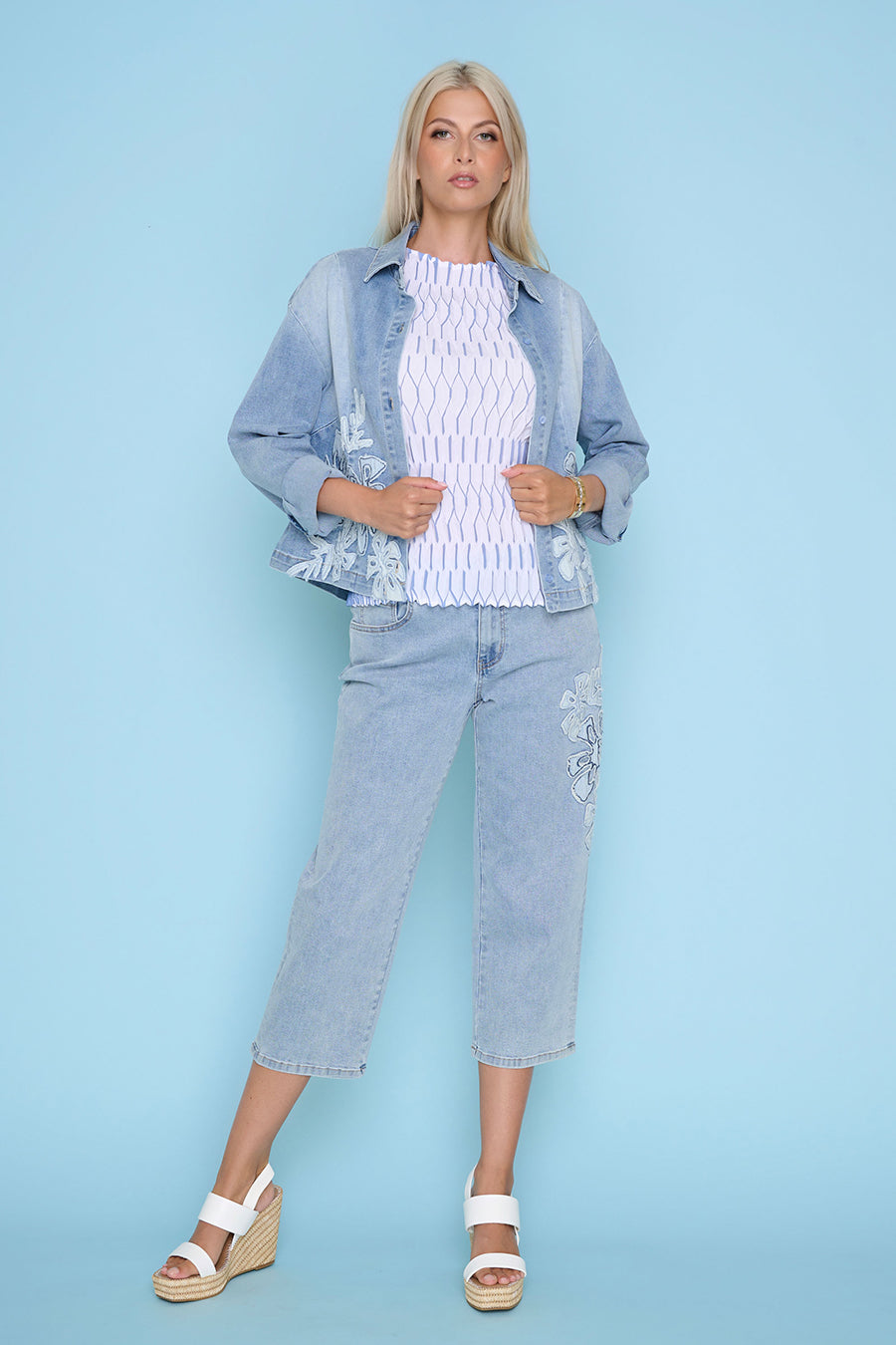 Leaf Applique Cropped Jeans